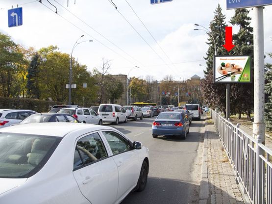 Фото рекламной плоскости по адресу Соломенская пл., на светофоре, в сторону Воздухофлотского  пр.