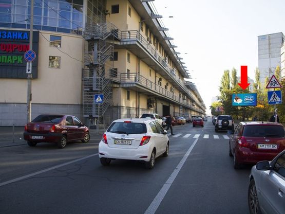 Фото рекламної площини за адресою Оболонский пр., 15, возле ТРЦ "Dream Town", в сторону ст. м. "Оболонь"