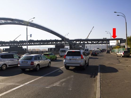 Фото рекламної площини за адресою Набережно-Рыбальская ул., перед Подольско-Воскресенским мостом, в сторону Подола