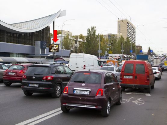 Фото рекламной плоскости по адресу Дружбы Народов бул., 23, ст. м. "Дружбы Народов", в сторону мост Патона