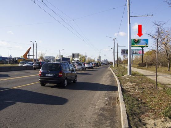Фото рекламной плоскости по адресу Бандеры пр. (бывш. Московский)  - пр. Героев Сталинграда, напротив ТРЦ "Blockbuster Mall", в сторону ст.м. "Почайна"
