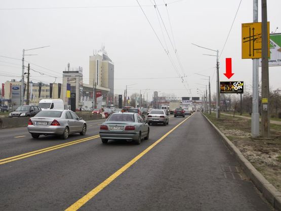 Фото рекламной плоскости по адресу Бандеры пр. (бывш. Московский пр.) 22, напротив автосалонов "Укравто", "Mazda", в сторону ст. м. "Почайна"