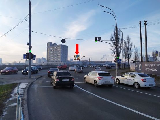 Фото рекламной плоскости по адресу Броварской пр. - пр. Освободителей, на светофоре, в сторону пр. Броварского