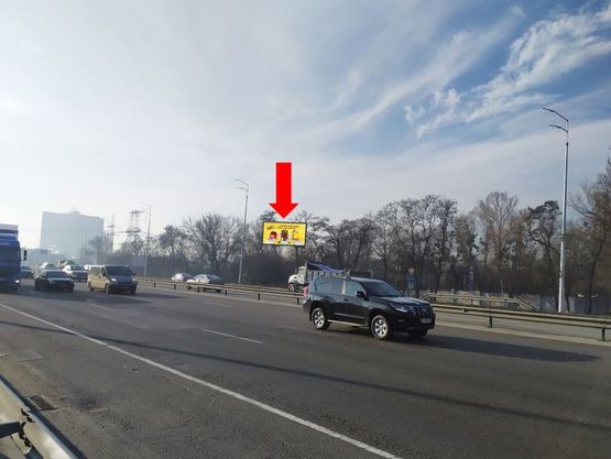 Фото рекламної площини за адресою Столичное шоссе, 90, напротив автосалонов "Укравто", Mercedes, Toyota, из центра