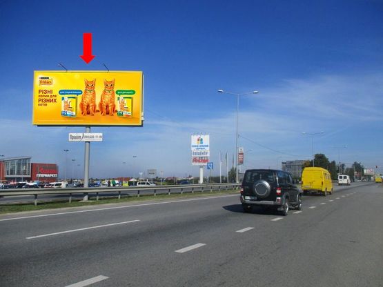 Фото рекламной плоскости по адресу Стрыйская ул., 30, разделитель, ТРЦ "King Cross", супермаркетов "Ашан", "Фокстрот", "Эпицентр", в центр