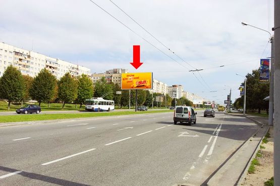 Фото рекламної площини за адресою Научная ул. / Кульпарковская ул., разделитель, возле ТРЦ "Victoria Gardens", в сторону Княгини Ольги ул.