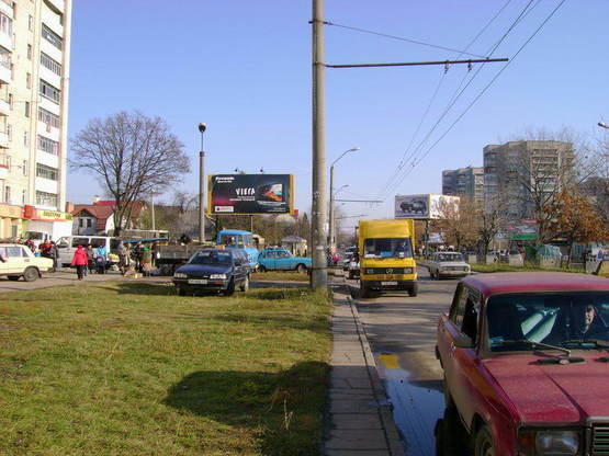 Фото рекламной плоскости по адресу Широка (торговий центр, проти руху)