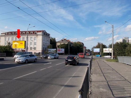 Фото рекламной плоскости по адресу Стрыйская ул. / Луганская ул., ж/д мост, в центр