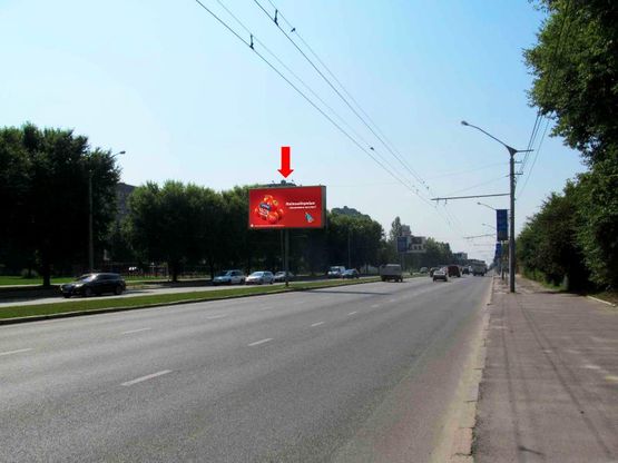 Фото рекламної площини за адресою Стрыйская ул., 59/61 - ул. Максимовича, разделитель, из центра