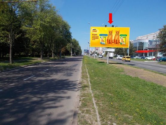 Фото рекламной плоскости по адресу Научная ул., 3, разделитель, в сторону Кульпарковской ул. , ТРЦ "Victoria Gardens"