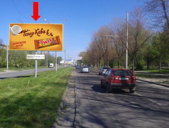 Фото рекламной плоскости по адресу Научная ул., 3, в сторону Стрыйской ул., разделитель