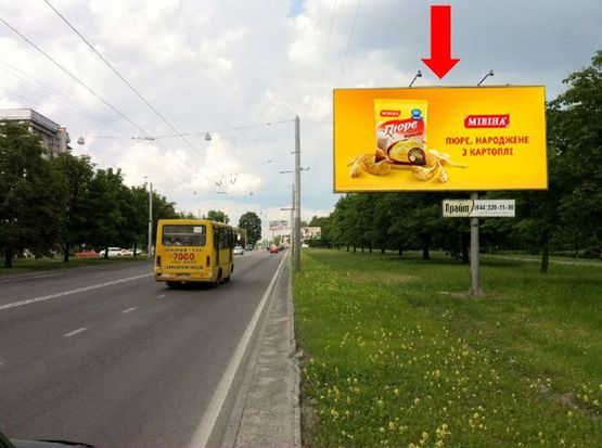 Фото рекламної площини за адресою Кульпарковская ул., 99, в центр