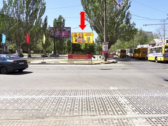 Фото рекламної площини за адресою Центральный пр. (бывш. Ленина пр.) / 6-я Слободская ул. (бывш. Комсомольская ул.), бульвар, возле ДТ "Южный Буг"