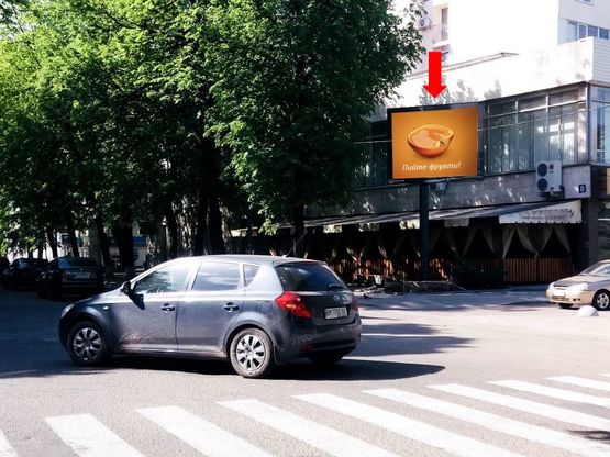 Фото рекламної площини за адресою Кондратьева ул., 8 / Академический пер., возле ресторана "Vin&Gret", театра им. Щепкина