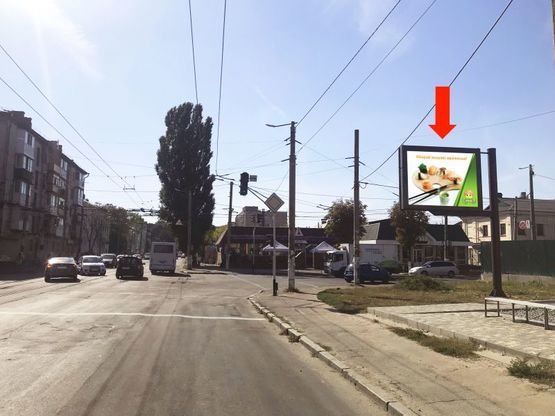 Фото рекламної площини за адресою Грушевского ул. (бывш. Котовского) - Покровская ул. (бывш. Щорса), на светофоре, в сторону пл. Победы