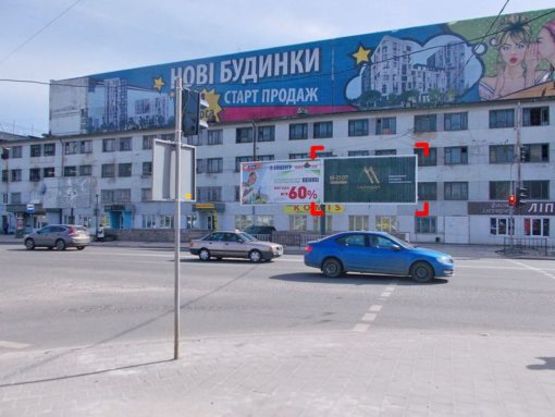 Фото рекламной плоскости по адресу вул. Стрийська, 45, ЛАЗ, справа призма 1