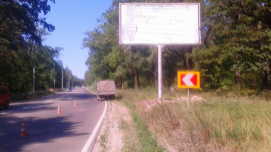 Фото рекламной плоскости по адресу Мінське шосе (Р02), після 300 метрів від вул. Дніпроводська, рух із Киева