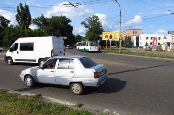 Фото рекламной плоскости по адресу Смілянська вул., 137 - Перемоги пл. - Хіміків просп. - 30-річчя Перемоги вул.
