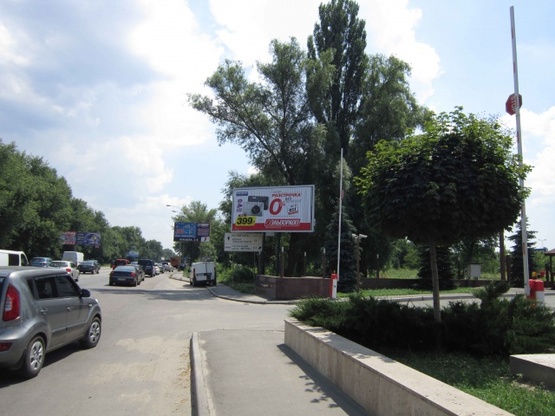 Фото рекламної площини за адресою Окружная дорога возле ТЦ АРАКС(за 50м до территории суперм. Metro) А
