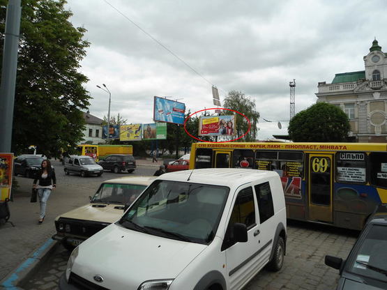 Фото рекламной плоскости по адресу Привокзальна зліва від вокзалу( правий)