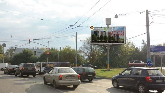 Фото рекламної площини за адресою Окружная ул. / Антоновича ул. / Кульпарковская ул., в центр, с Окружной ул.