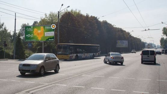 Фото рекламної площини за адресою Стрыйская ул / Чмолы ул, из центра