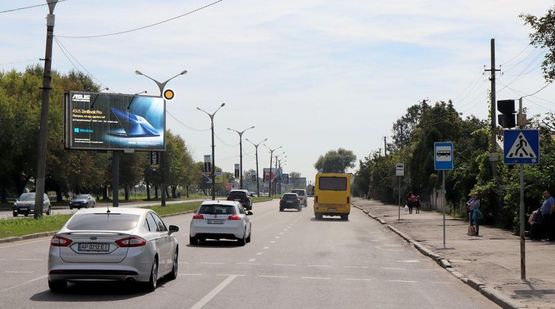 Фото рекламной плоскости по адресу Стрыйская ул. 302, разделитель, из центра