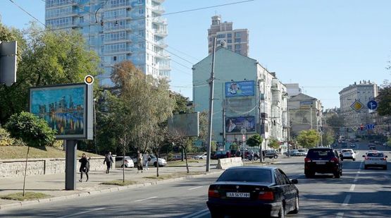 Фото рекламной плоскости по адресу Сечевых Стрельцов ул., возле сквера, напротив д.№91