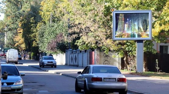 Фото рекламной плоскости по адресу Выборгская ул. 22а, к ул.В.Гетьмана и караоке-бару Муар