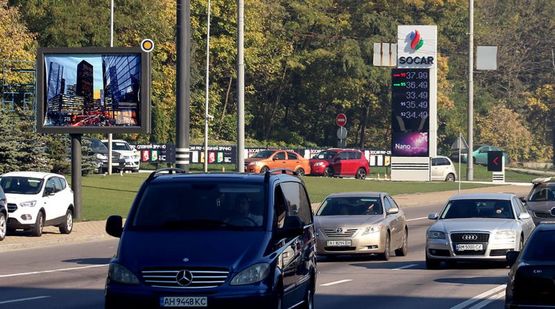 Фото рекламной плоскости по адресу Дружбы Народов бул., возле АЗС
