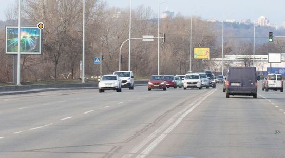 Фото рекламної площини за адресою Днепровская набережная, 10