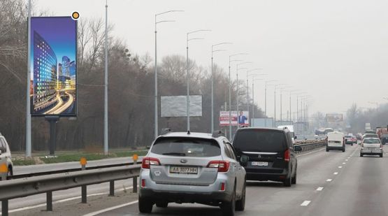 Фото рекламной плоскости по адресу Столичное шоссе, напротив АЗС Shell, из Киева