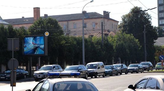 Фото рекламної площини за адресою Черновола В. пр., 6, в центр, ТЦ Форум