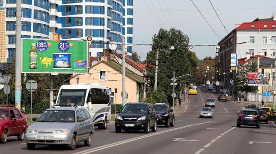 Фото рекламной плоскости по адресу Окружная ул. / Антоновича ул. / Кульпарковская ул., в центр