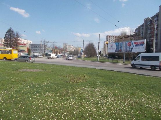 Фото рекламной плоскости по адресу Кульпарковская ул / Великого В ул, левый, к ул В Великого