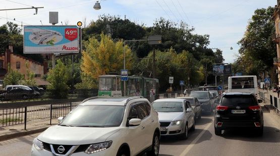 Фото рекламной плоскости по адресу Сахарова ул, 2, из центра