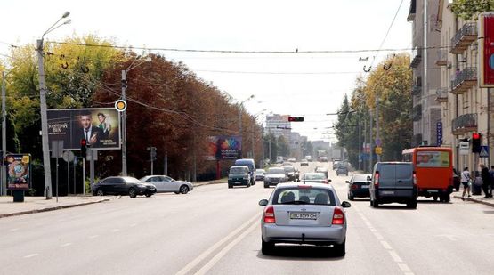 Фото рекламної площини за адресою Стрыйская ул / Чмолы ул, из центра
