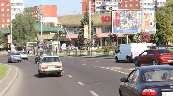 Фото рекламной плоскости по адресу Червоной Калины пр. / Сыховская ул. (Кинотеатр им.Довженко)