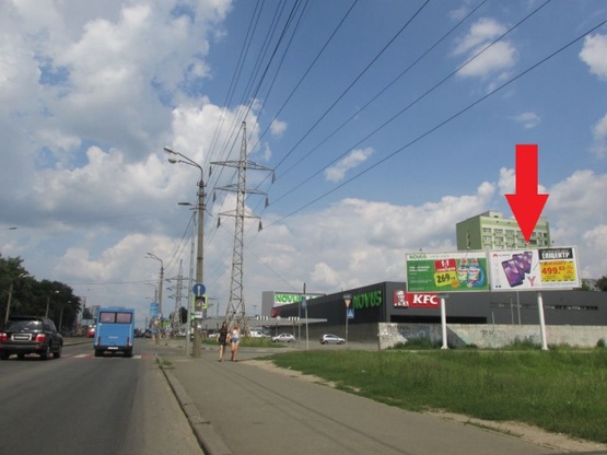 Фото рекламной плоскости по адресу Хоткевича Гната ул. (Красногвардейская ул.), 2, (заправка ТНК, Супермаркет «NOVUS», KFC, переезд с просп. Ю.Гагарина на ул. Красногвардейскую)
