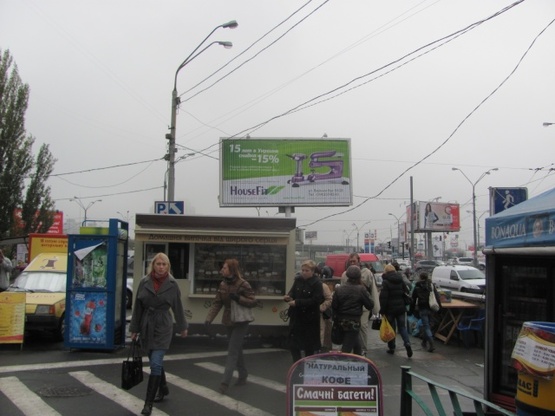 Фото рекламної площини за адресою Тульская пл., (ст. м.  Петровка, завод "Сварка", ТЦ "Городок", в направлении центра) призма