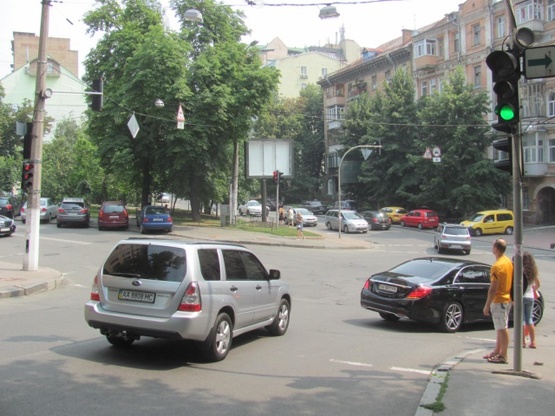 Фото рекламної площини за адресою Гончара О. ул. - ул. Гоголевская, (Фонд Державного майна, ПриватБанк,сквер им.Чкалова)