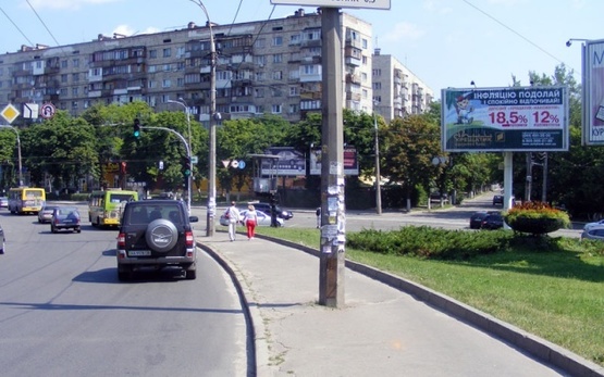 Фото рекламной плоскости по адресу Фрунзе ул., 118 - Подольский спуск (Библиотека им. О.Копиленка, Дельфинарий Кобзов) призма