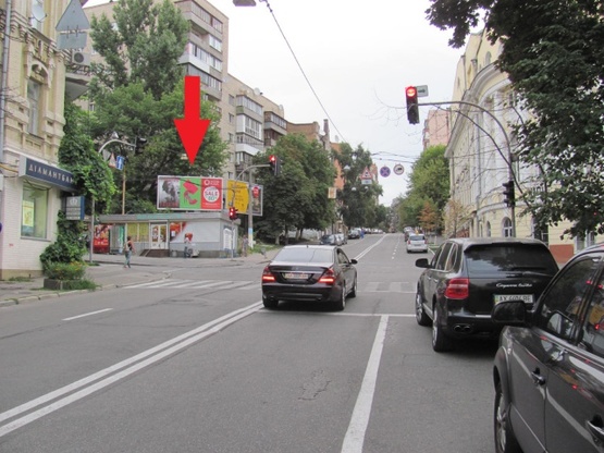 Фото рекламной плоскости по адресу Гончара О. ул., 46/48 (Сенной рынок, сквер им. Чкалова, "Диамант Банк", Институт Геологических наук)