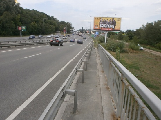 Фото рекламної площини за адресою Надднепрянское шосе, (сьезд с Дарницкого моста, АЗС "WOG", в направлении бул. Дружбы Народов")