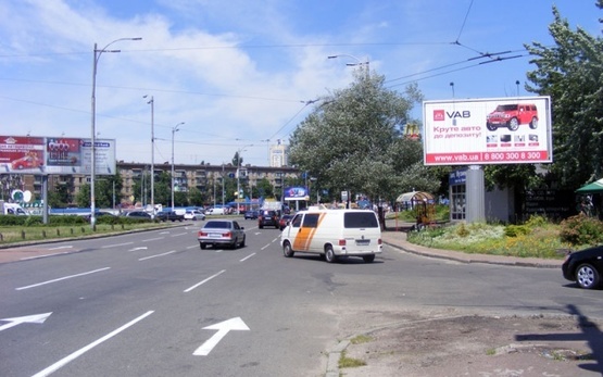 Фото рекламной плоскости по адресу Дарницкая (Ленинградская) пл. (ул.Пражская 3), McDonald's, кафе "Strelka", Универмаг "Дарница", направление просп. Ю.Гагарина), призма