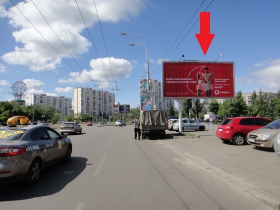 Фото рекламної площини за адресою Дружбы народов пл., ул. Иорданская (ул. Лайоша Гавро),26/ ул.Малиновского (семейный центр "Дивосвіт", Амбулатория, в направлении просп.Героев Сталинграда)