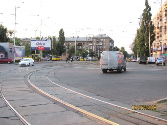 Фото рекламної площини за адресою Дарницкая (Ленинградская) пл. перехр. с ул. Сергиенко напротив д.№ 3