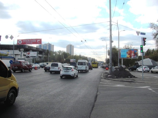 Фото рекламної площини за адресою Глушкова Ак. просп. ст. М "Ипподром"(Выезд с ул. В. Касьяна на проспект Ак. Глушкова, направление на пл. Одесскую)