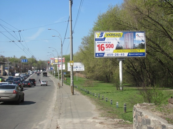 Фото рекламной плоскости по адресу Лобановского Валерия просп. (Краснозвездный просп.), 130 (АЗС "УкрНафта", автомагазан АТЛ, салон "Панські примхи", Совские пруды), в направ. Севастопольской пл.