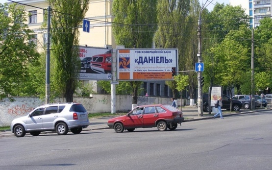 Фото рекламної площини за адресою ул. Красноармейская, 128 (призма)правая